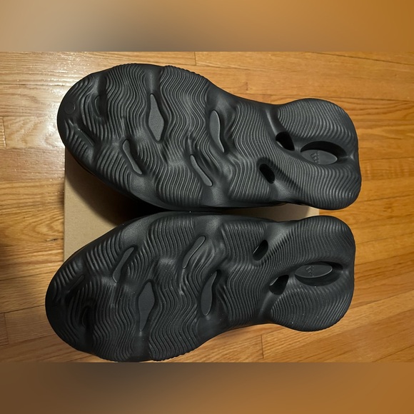 Adidas - Yeezy - Foam Runners - Men - Size 12 - New - With Box - Picture 3 of 4